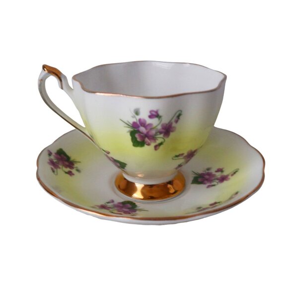 Vintage Queen Anne Tea Cup Saucer Floral Fine Bone China England Teacup - Picture 2 of 5